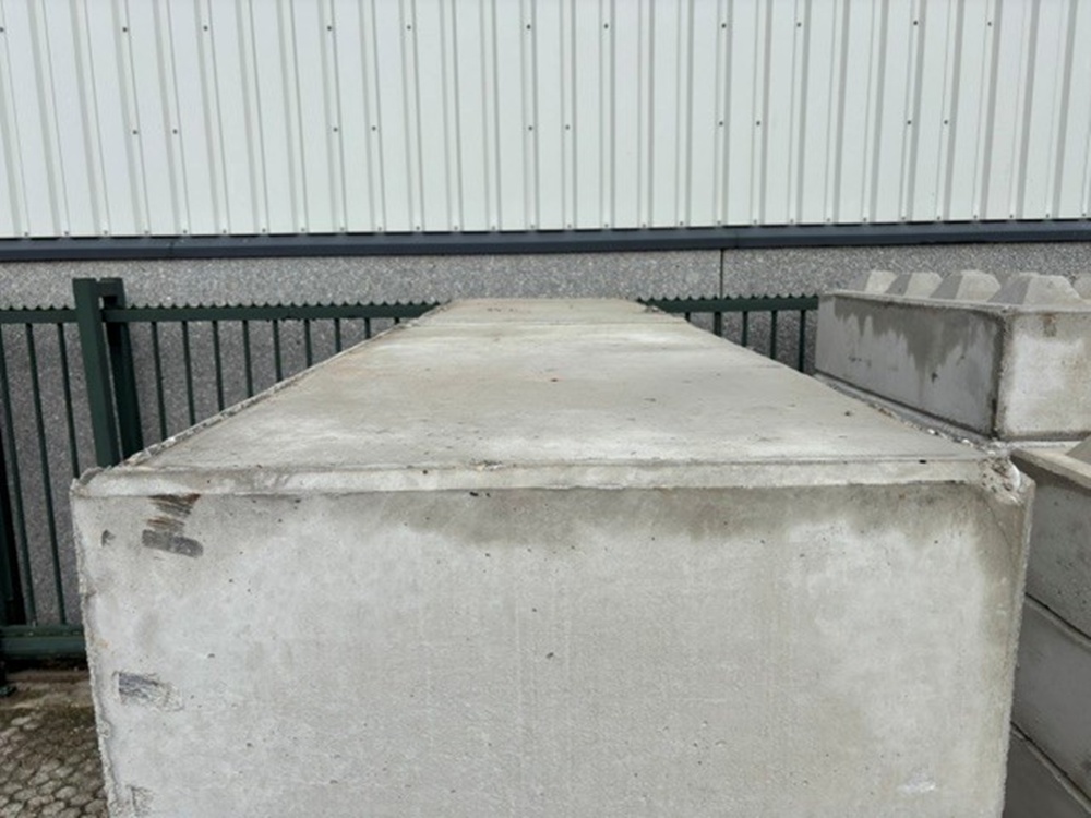 Stapelblok 160x80x40cm zonder noppen en met lepeluitsparing detail image 3