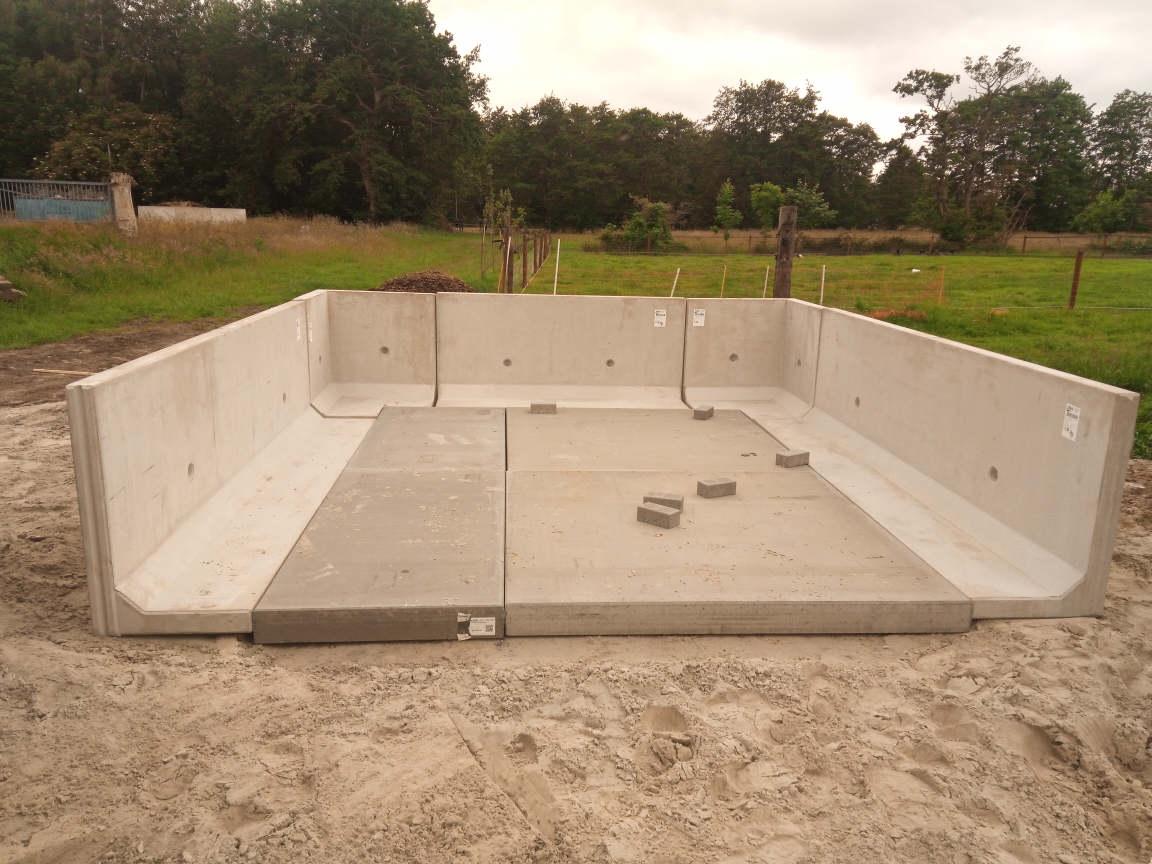 Mestbak 2700x2850mm, 1500mm hoog met Keerwanden en betonvloer 5