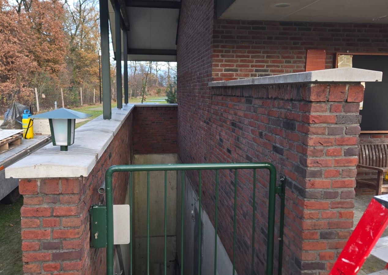 Muurafdekker tweezijdig 350x50/71 2