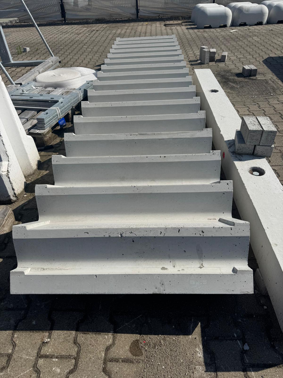 Tweede kans trap met schrobranden, 16 treden, 1000mm breed 1