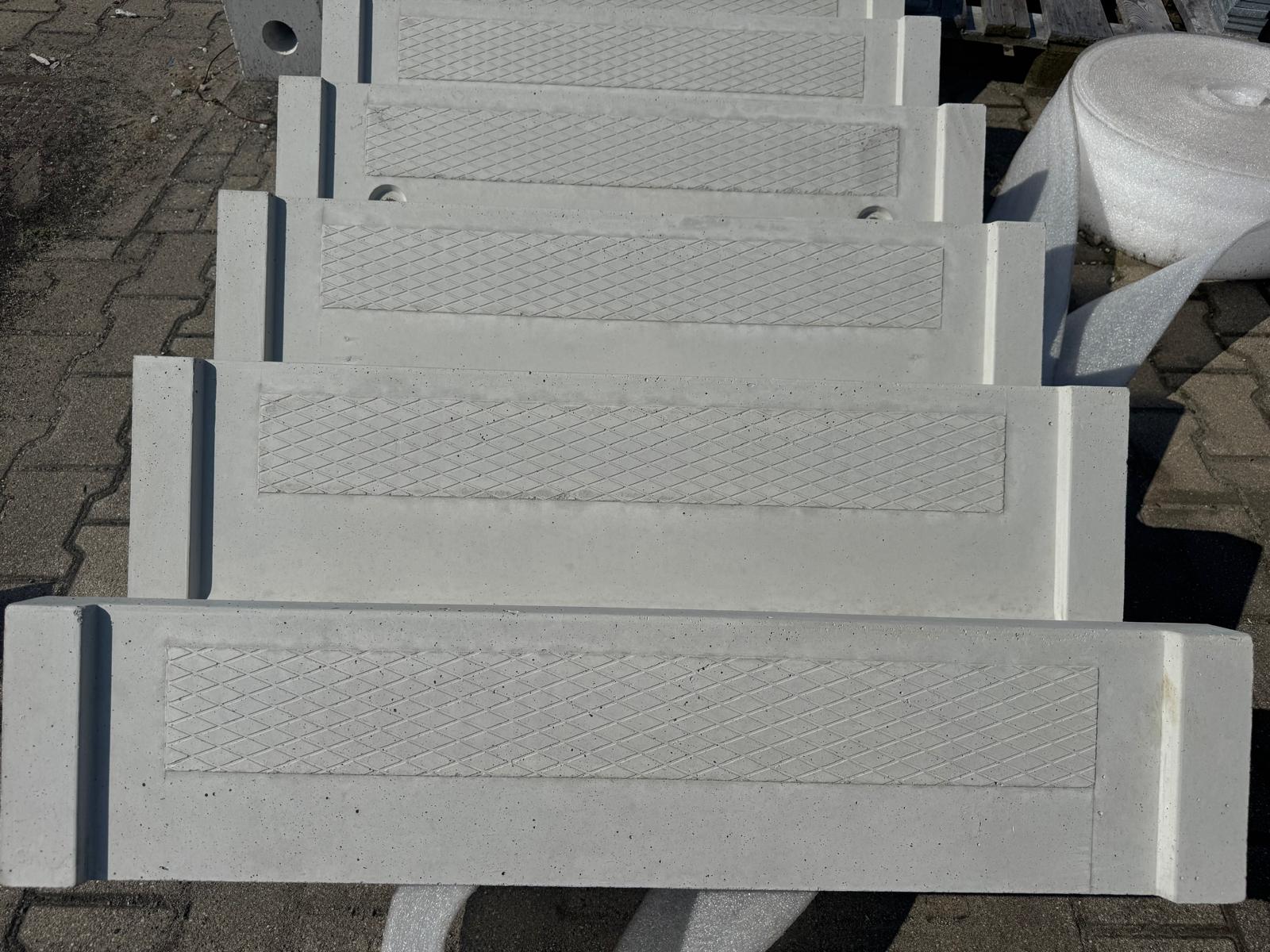 Tweede kans trap met schrobranden, 16 treden, 1000mm breed 2