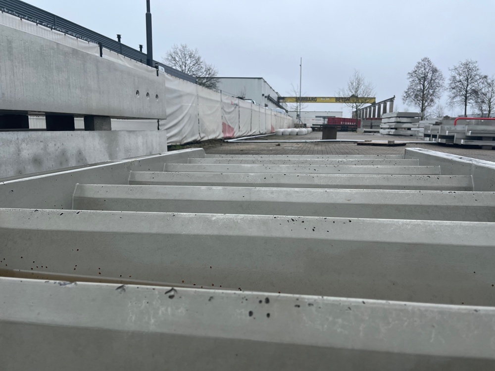 Te koop: Prefab betontrap met bomen – 16 treden, 118 cm breed | Tweede kans 2